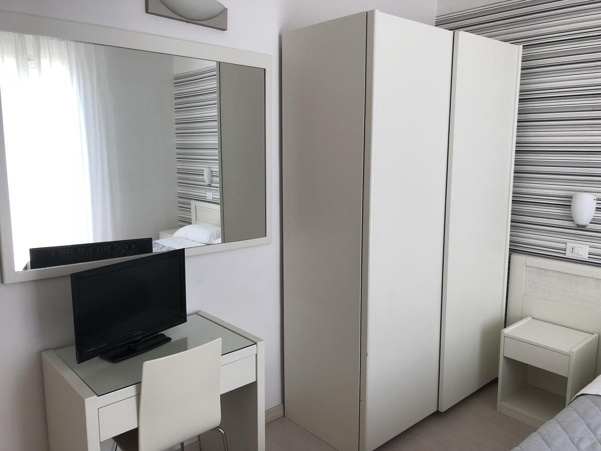 Hotel Stella Polare Rimini Ngoại thất bức ảnh